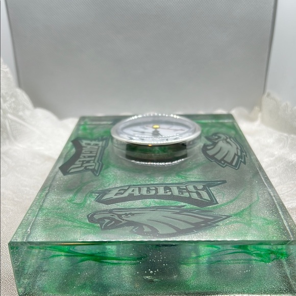 Green and Silver Decorative Clock - Picture 11 of 12
